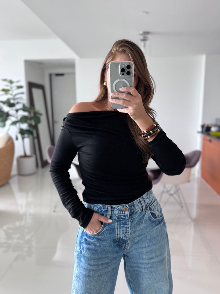 Aura Top Off-Shoulder