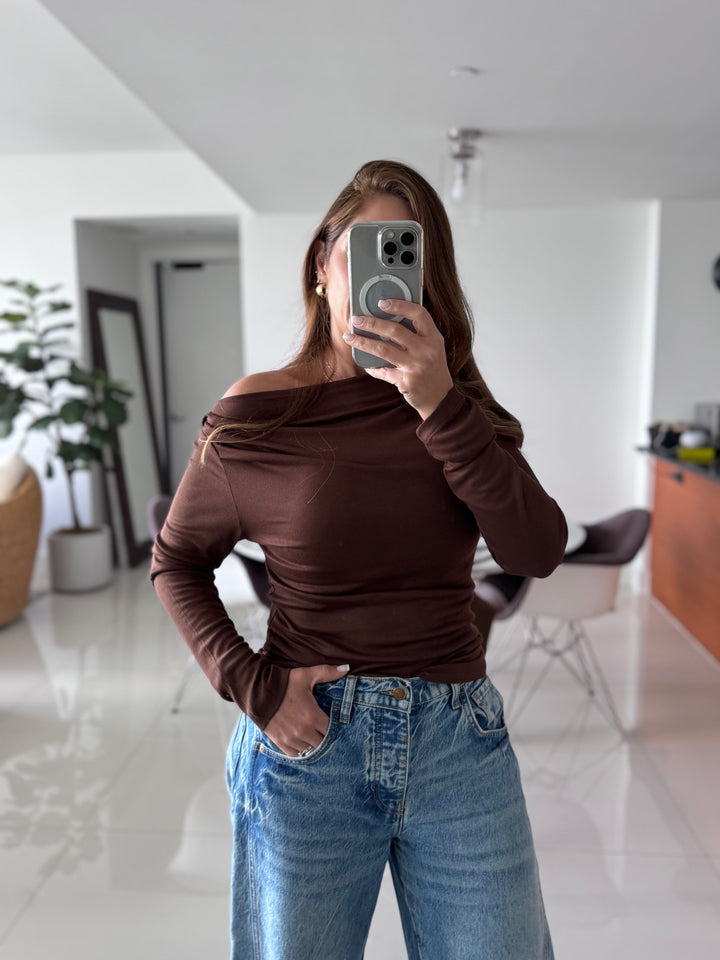 Aura Top Off-Shoulder